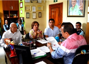 MUNICIPIO Y JUNTA TONCHIGÜE DE ACUERDO PARA TERMINAR EDIFICIO DE BOMBEROS.