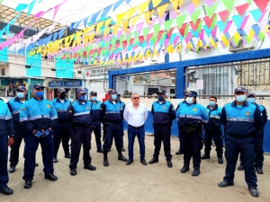 Alcalde solicita colaboración para mantener orden en balneario de Tonsupa